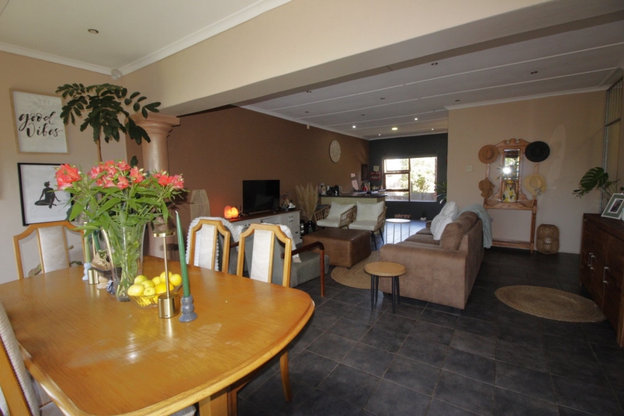 4 Bedroom Property for Sale in Noorsekloof Eastern Cape